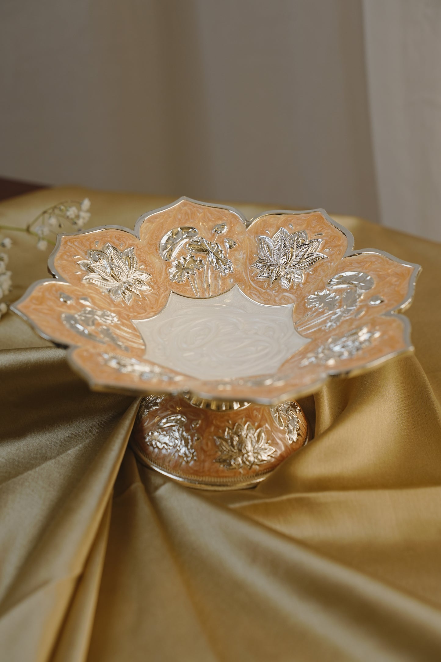 Exquisite Silver-Plated Lotus Platter – Timeless Elegance for Your Home