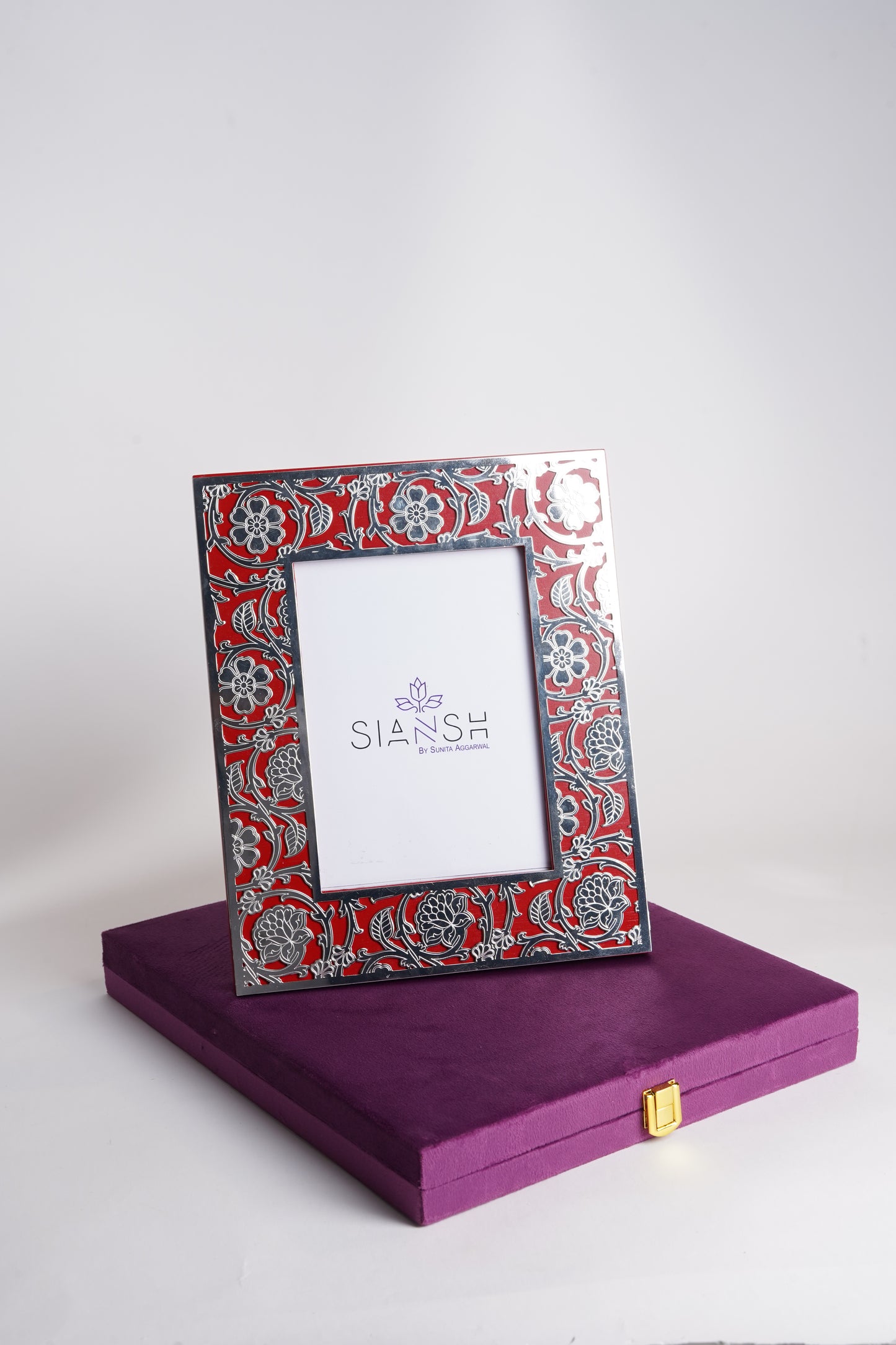 Intricate Etching Leaf Jali Photo Frame