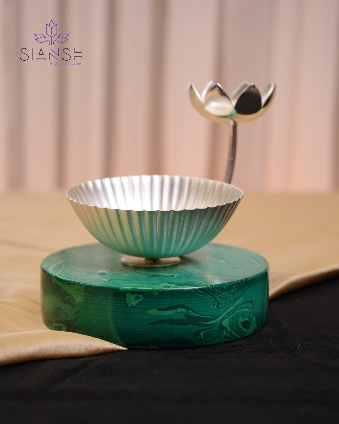 Emerald Lotus Fluted Bowl with Resin Base